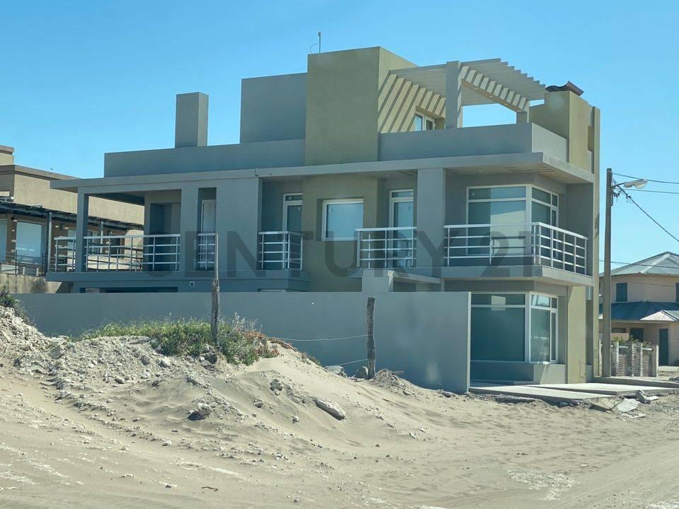 Vendemos Imponente Casa con Vista al Mar de Claromecó — foto 1