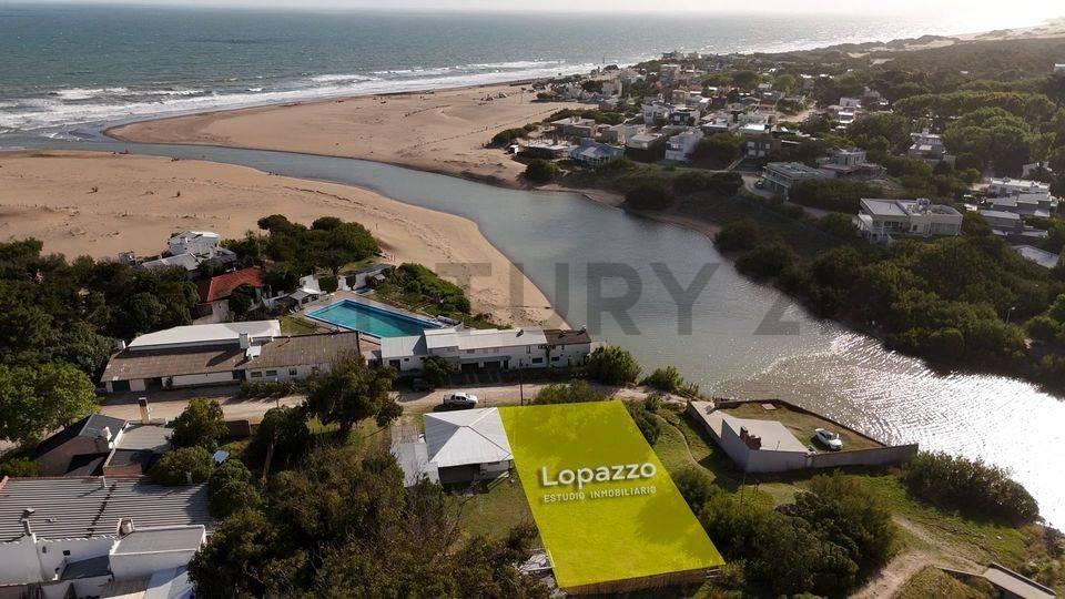 Lote con imponente vista al mar y a la desembocadura del arroyo de Claromecó. Ubicado en calle... — foto 1