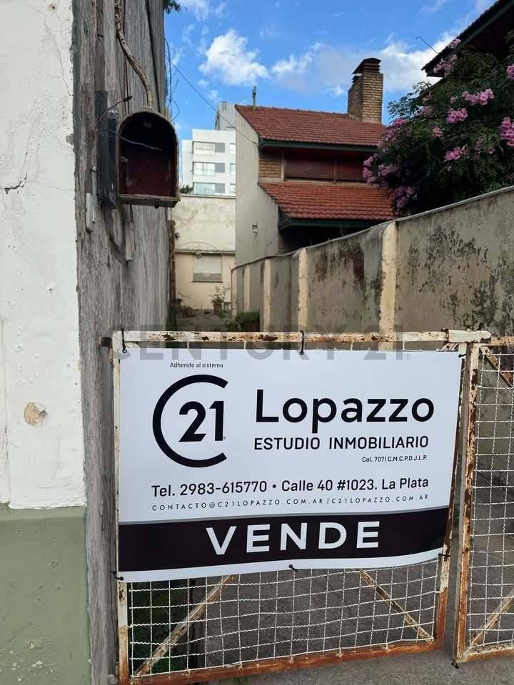 OPORTUNIDAD!!! VENDEMOS CASA A METROS DEL CENTRO EN INMEJORABLE PRECIO — foto 1