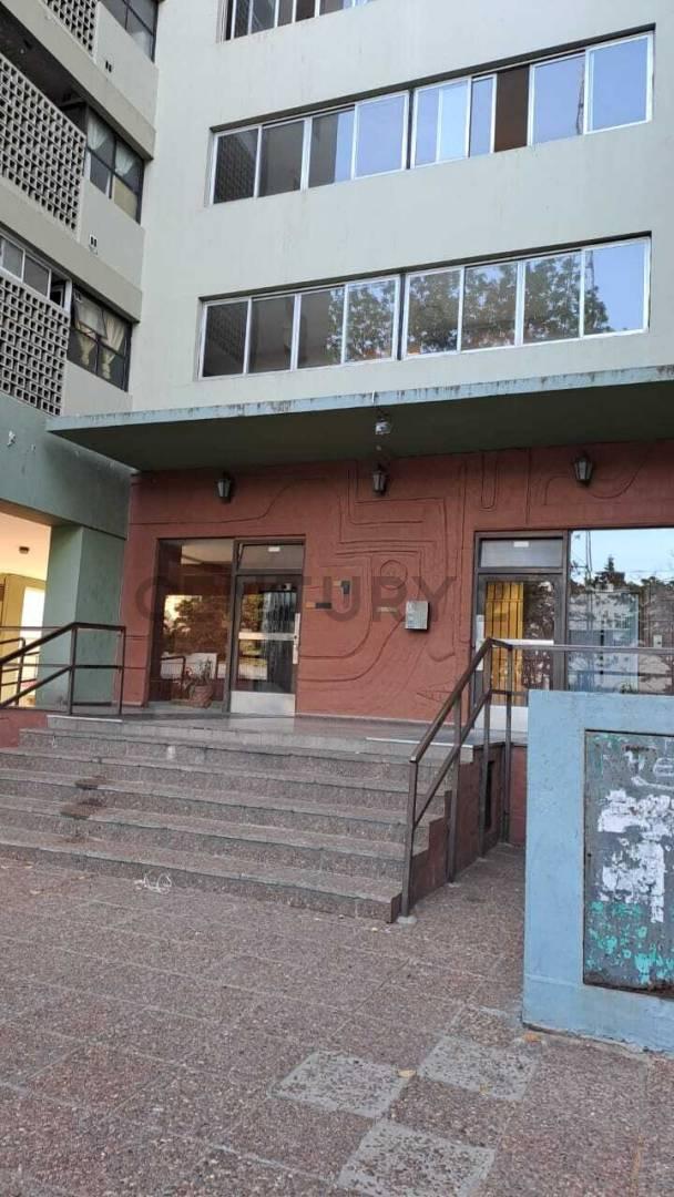 Departamento de 2 dormitorios en avenida — foto 1