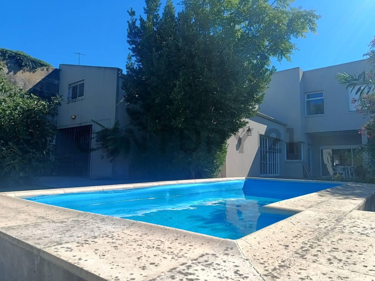 VENTA DE IMPORTANTE PROPIEDAD EN BARRIO RESIDENCIAL — foto 1