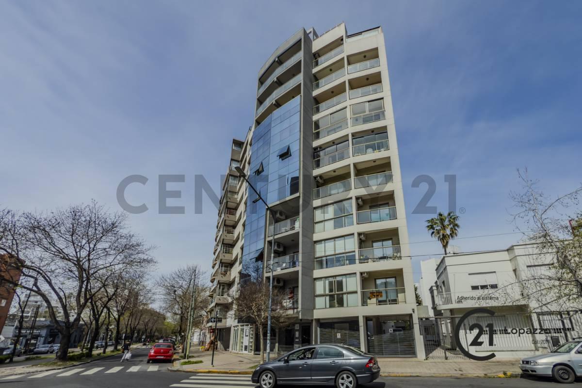 Departamento en Edificio de Categoría – Frente a Plaza Máximo Paz (13 y 60, La Plata) — foto 1