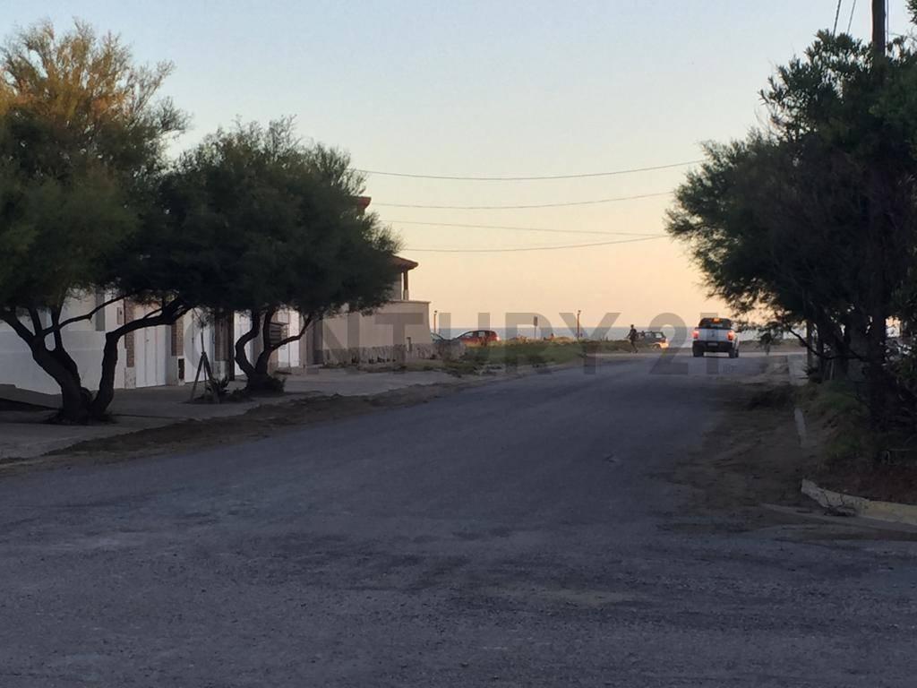 Dos lotes contiguos en block y en esquina (550 m2) a 100 metros del mar — foto 1