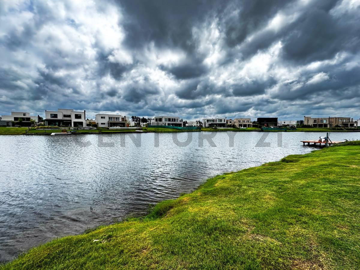 Santa Ana Villanueva lote al agua en venta con excelente orientación — foto 1