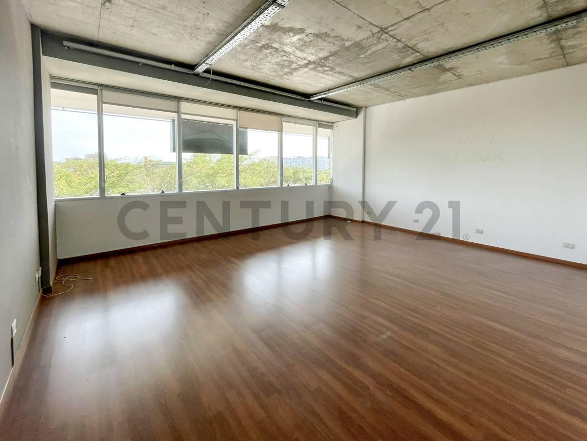 Oficina en alquiler en Nordelta frente al centro comercial — foto 1
