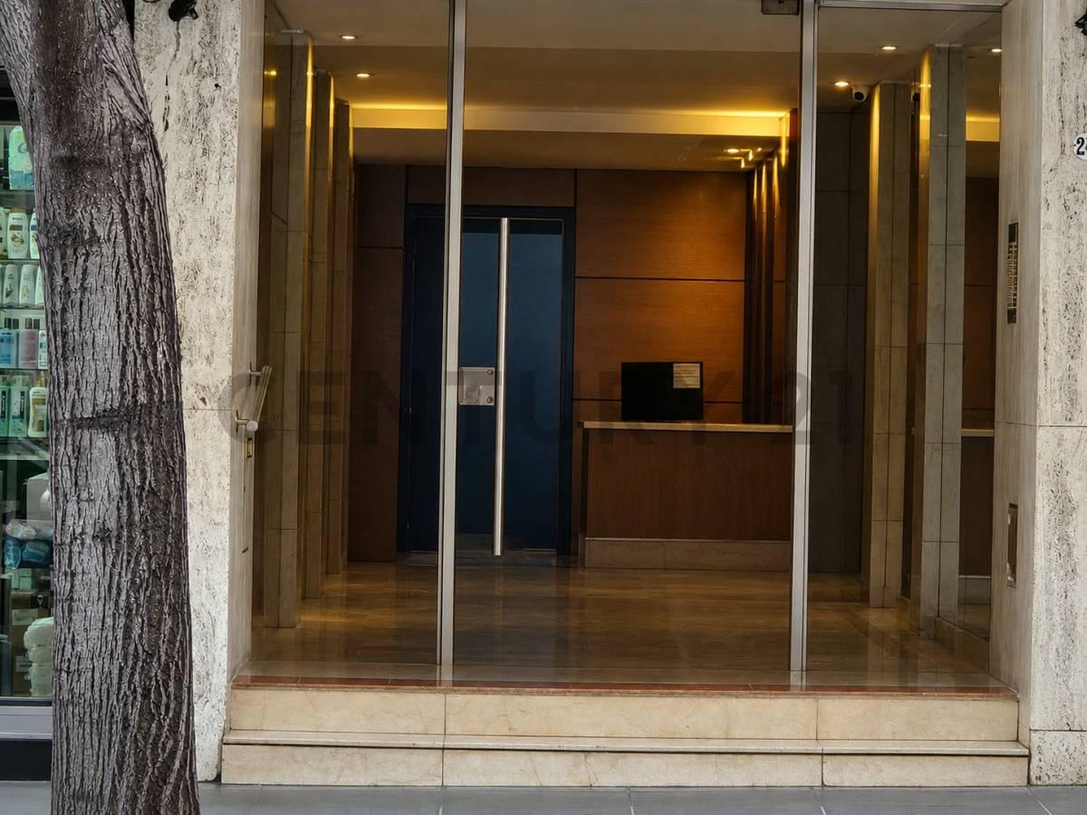 VENTA COCHERA EN BELGRANO FIJA CUBIERTA EN PLANTA BAJA MUY CÓMODA — foto 1