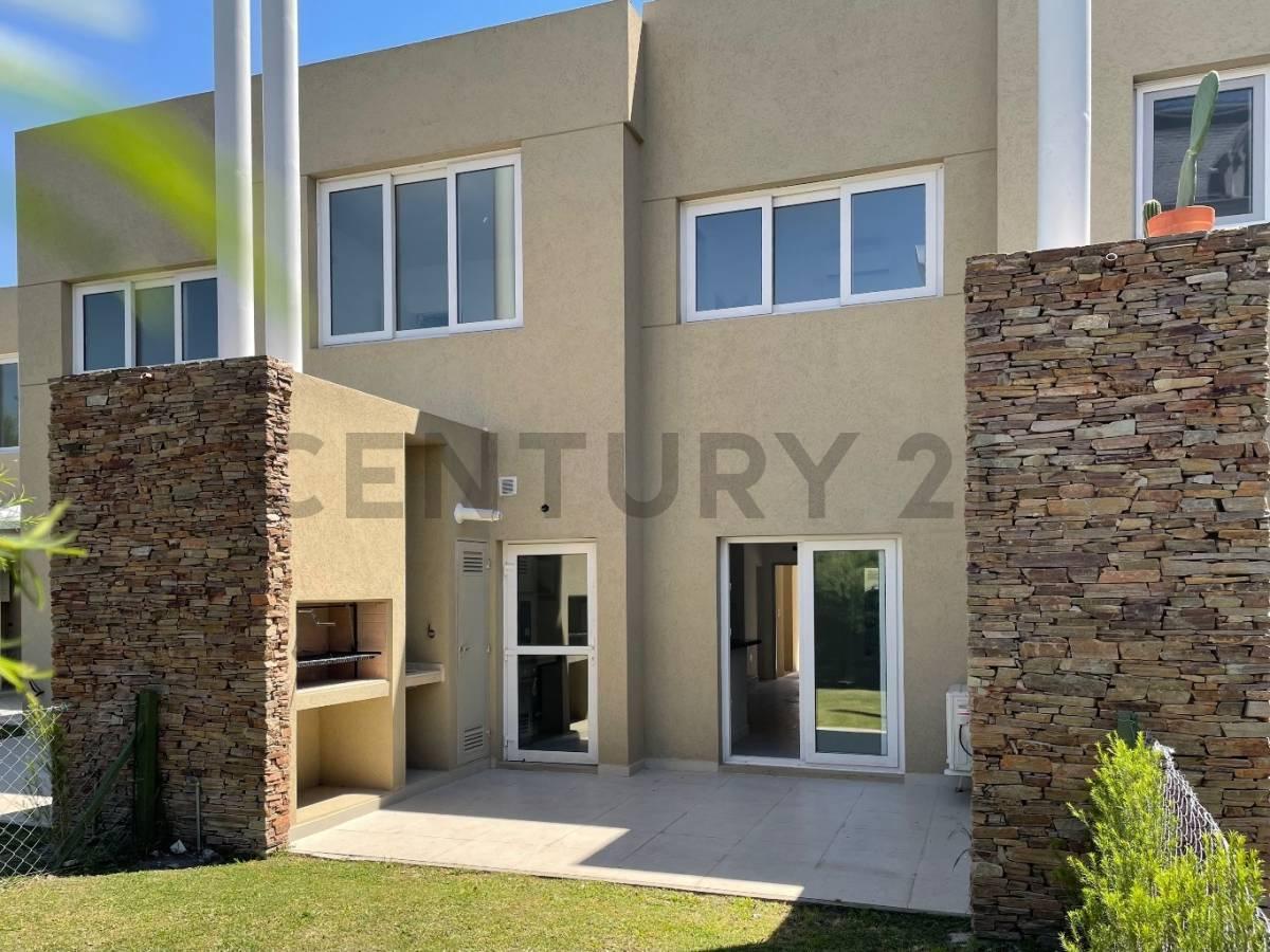 Casa duplex en venta en El Palmar Nordelta con 3 dormitorios — foto 1