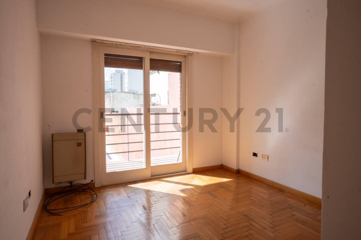 Departamento en Venta Semipiso de dos dormitorios en Plaza Paso con cochera — foto 1