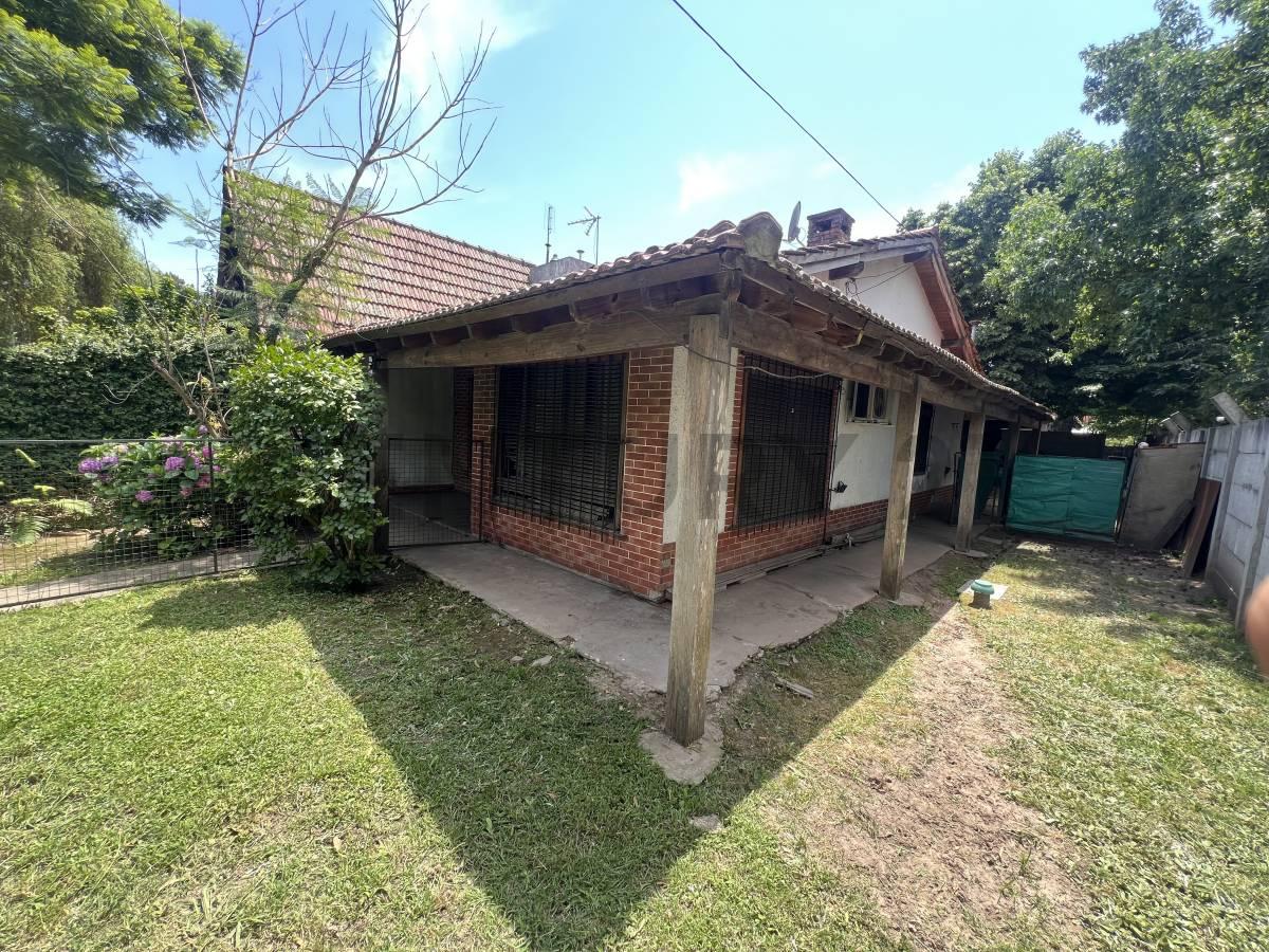¡Oportunidad! Casa de 3 ambientes a reciclar y un ph de 3 amb con ingreso independiente en El Triang — foto 1