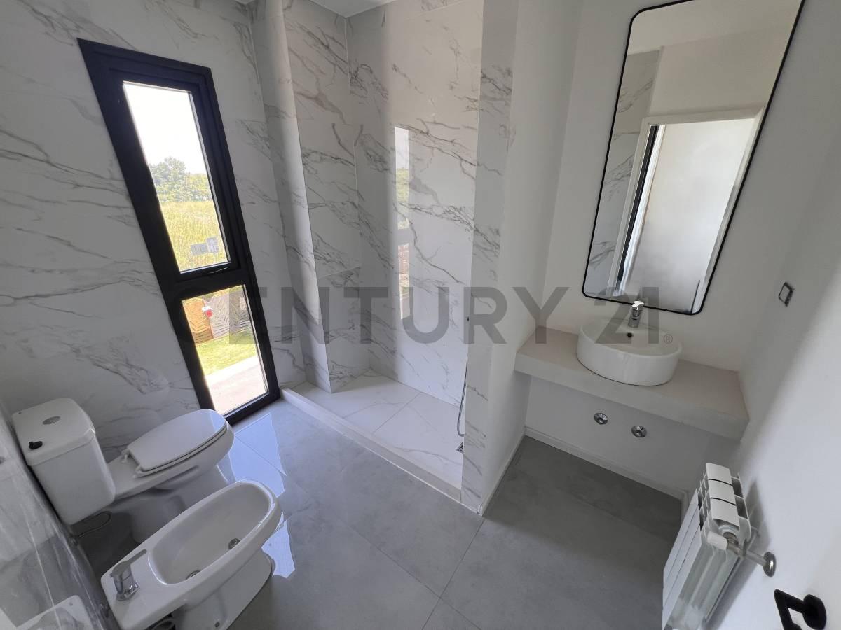 CASA TRÍPLEX EN TIGRE – 4 AMBIENTES| SUNNY — foto 1