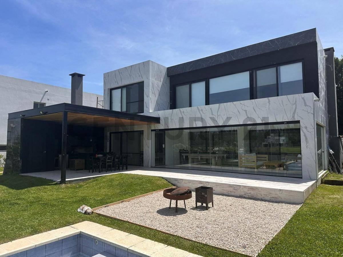Casa En Barrio Nautico al rio Lujan En venta — foto 1