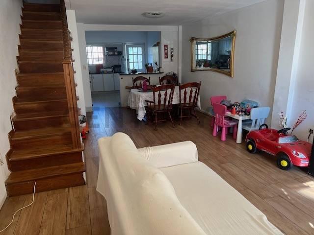 HERMOSO TRIPLEX CON JARDIN Y PILETA — foto 1