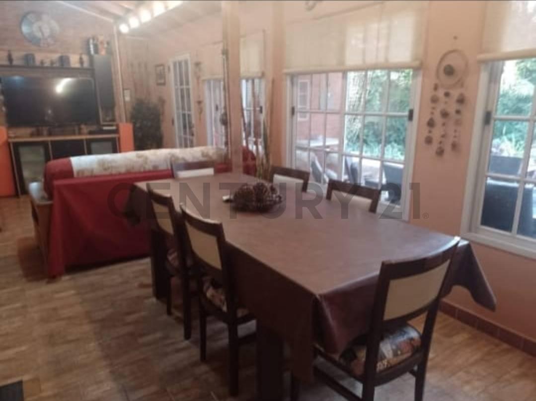 Venta Casa 5 ambientes con garage y pileta en Ciudadela — foto 1