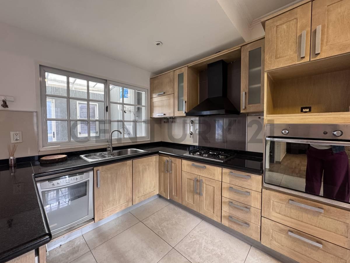 CASA 5 AMBIENTES EN VENTA EN SAN ANDRES — foto 1