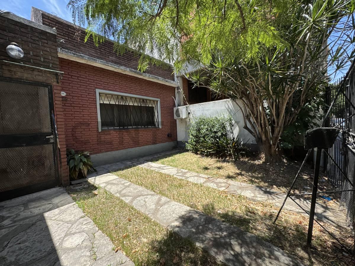 CASA EN VENTA 4 AMB AMPLIO LOTE Y EXCELENTE UBICACION CENTRO MARTIN CORONADO — foto 1