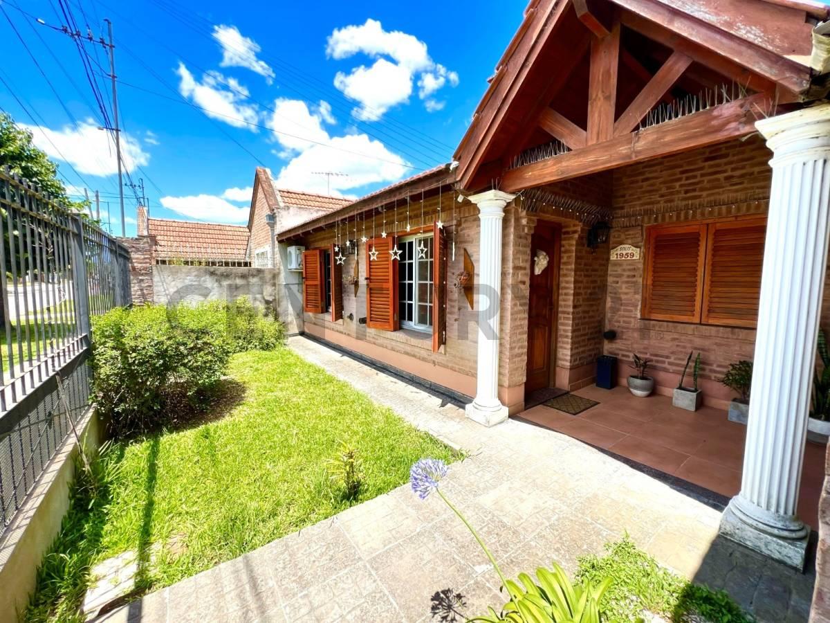 Venta Casa 4 ambientes con Cochera - Lujan APTO CREDITO — foto 1