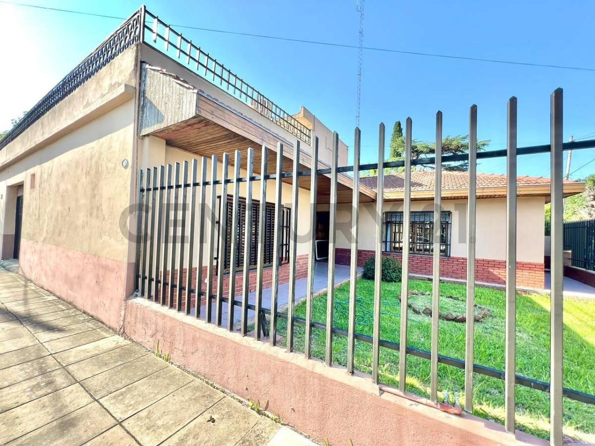 VENTA CASA 3 AMBIENTES VILLA LUZURIAGA AMPLIA TERRAZA 4 COCHERAS — foto 1