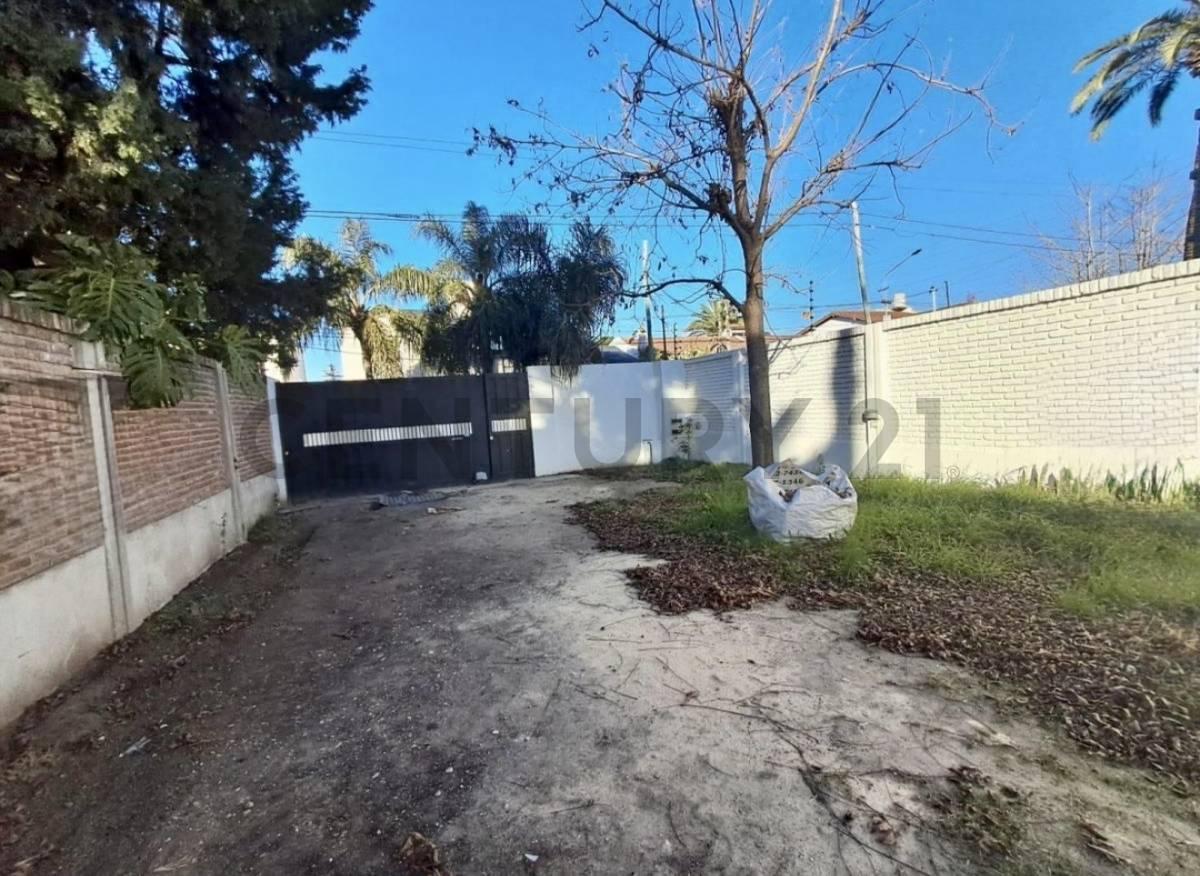 Venta de casa construcción en Castelar Norte, Moron, GBA Oeste. ACEPTA PROPIEDAD O VEHÍCULO EN PARTE - COPIA — foto 1