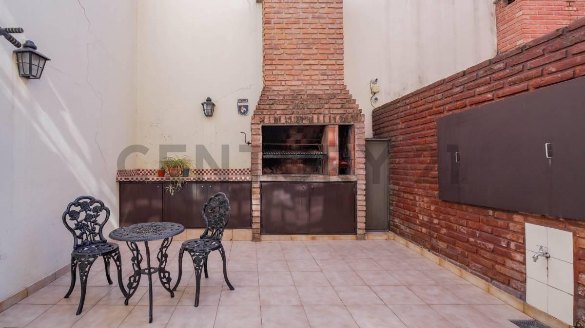 VENTA Duplex tipo casa 5 amb con cochera y patio - Caballito — foto 1
