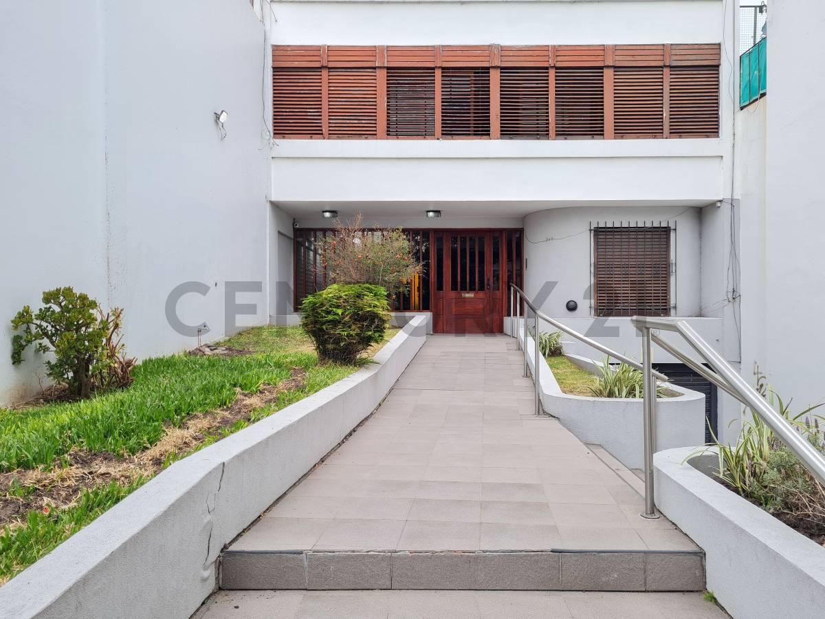 Departamento en venta de 3 dormitorios con cochera en La Plata — foto 1