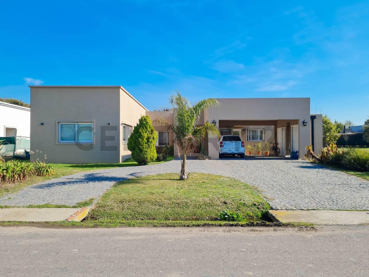 CASA EN VENTA EN LOMAS DE CITY BELL, 4 DORMITORIOS — foto 1