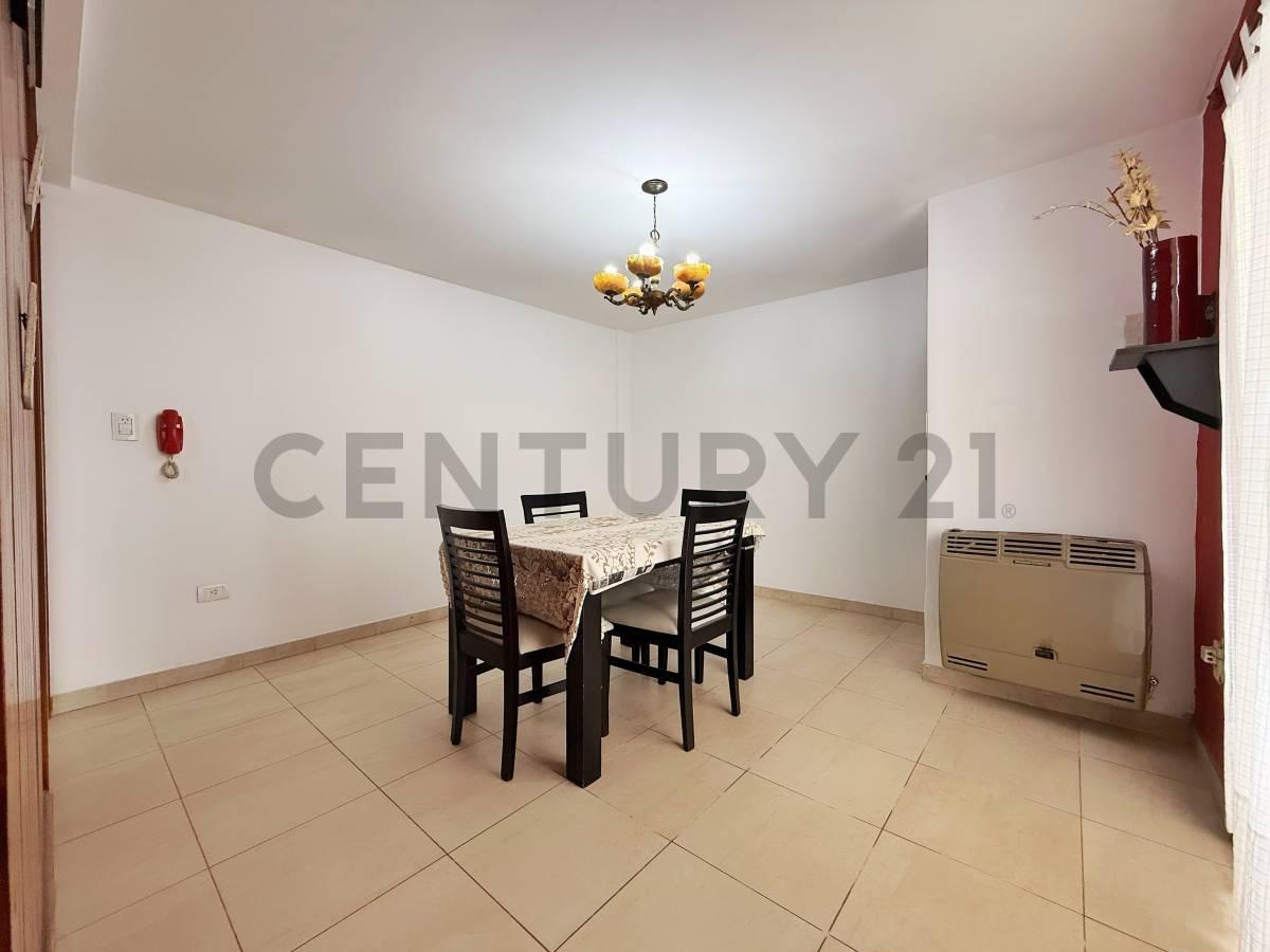 Departamento en venta de 2 dormitorios y patio en La Plata — foto 1
