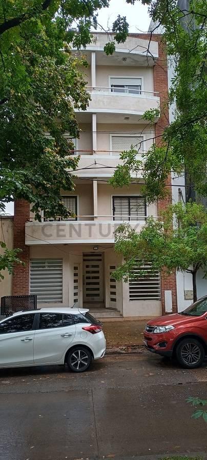 Local a la venta con patio — foto 1