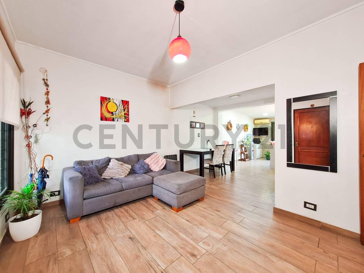 Venta de Casa con 3 Dormitorios y Quincho en Barrio Jardín. La Plata — foto 1