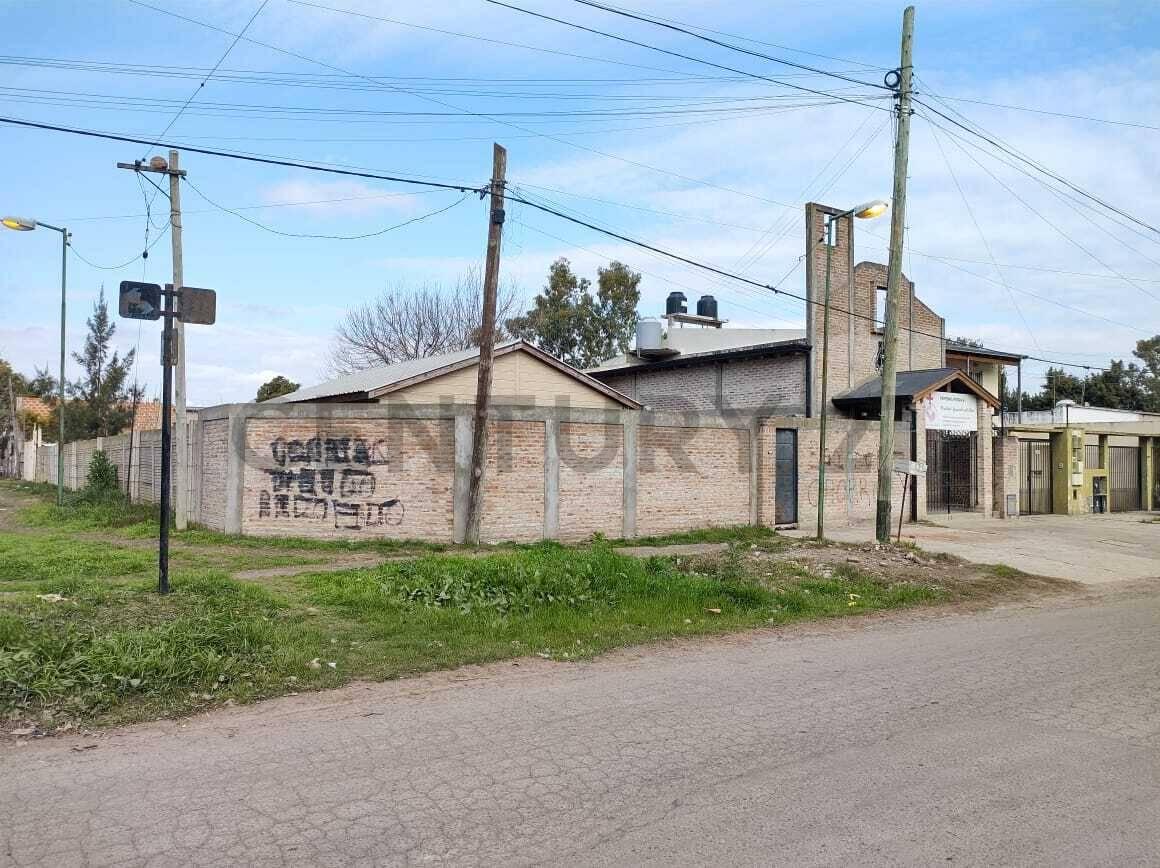 522 y 165 VIVIENDA MAS SALON LOTE 800m2 EN VENTA LA PLATA — foto 1