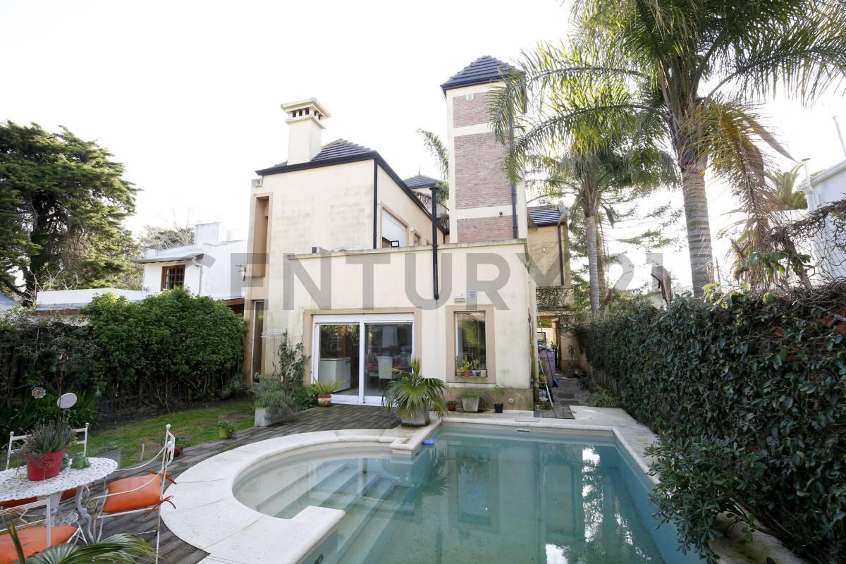Casa en venta en Gonnet de 3 dormitorios entre caminos — foto 1