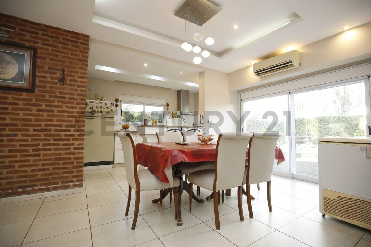 Casa en venta en Gonnet a metros de la República de los Niños — foto 1