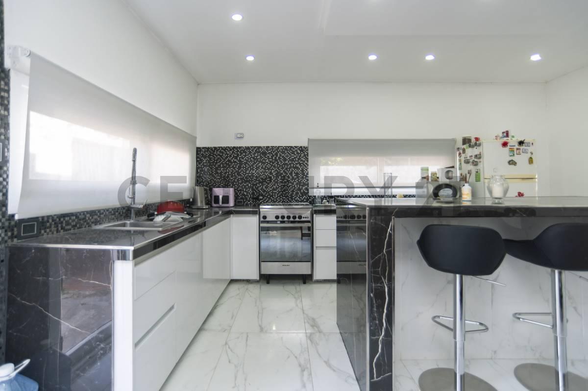CASA EN VENTA EN GONNET — foto 1