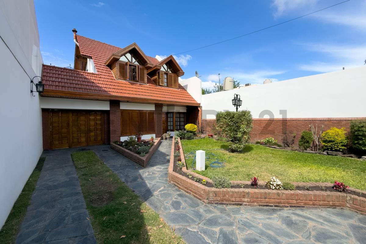 Hermosa Chalet en dos plantas a la venta en Quilmes Oeste — foto 1