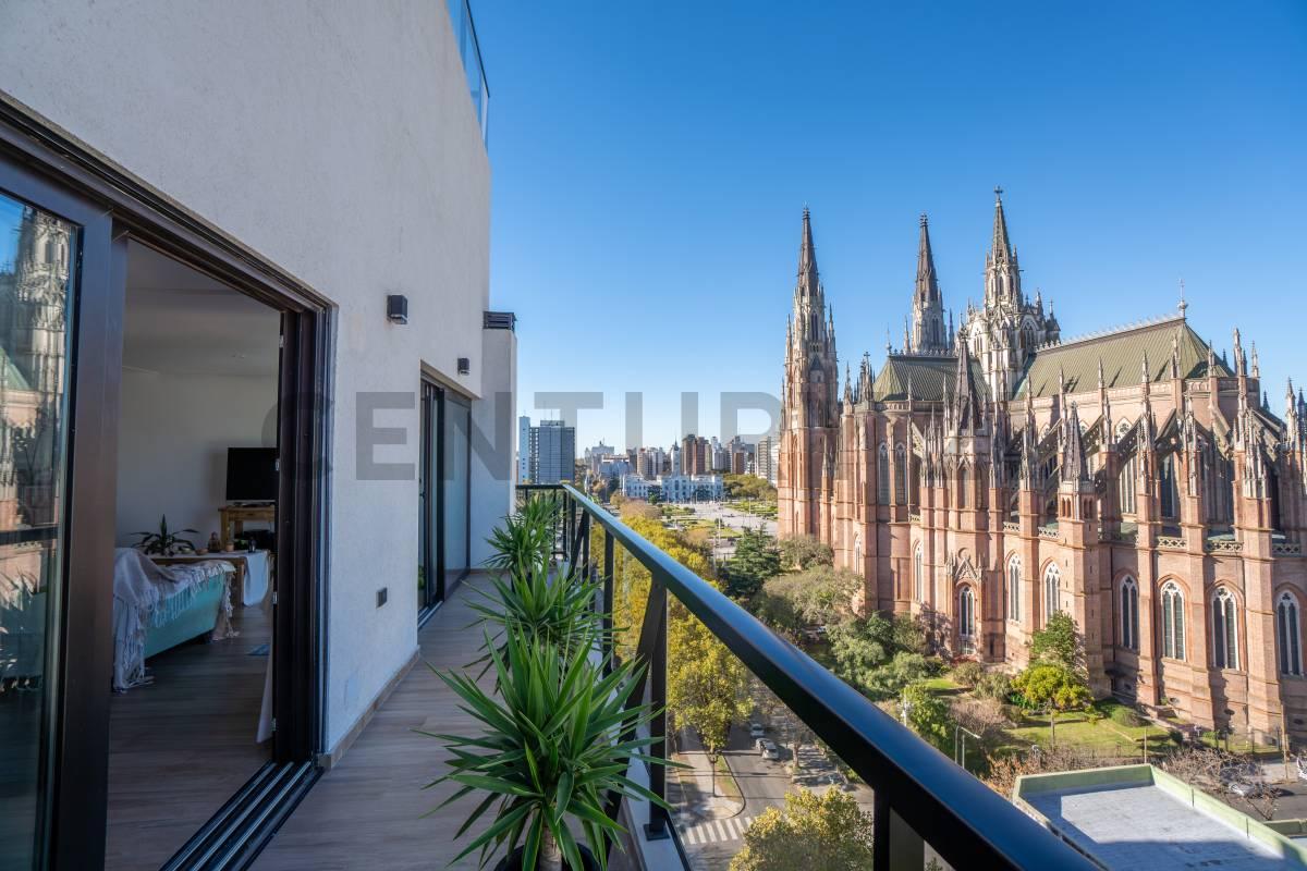 Departamento Tipo Piso de categoría 3 Dormitorios con Vista a La Catedral en venta - La Plata — foto 1