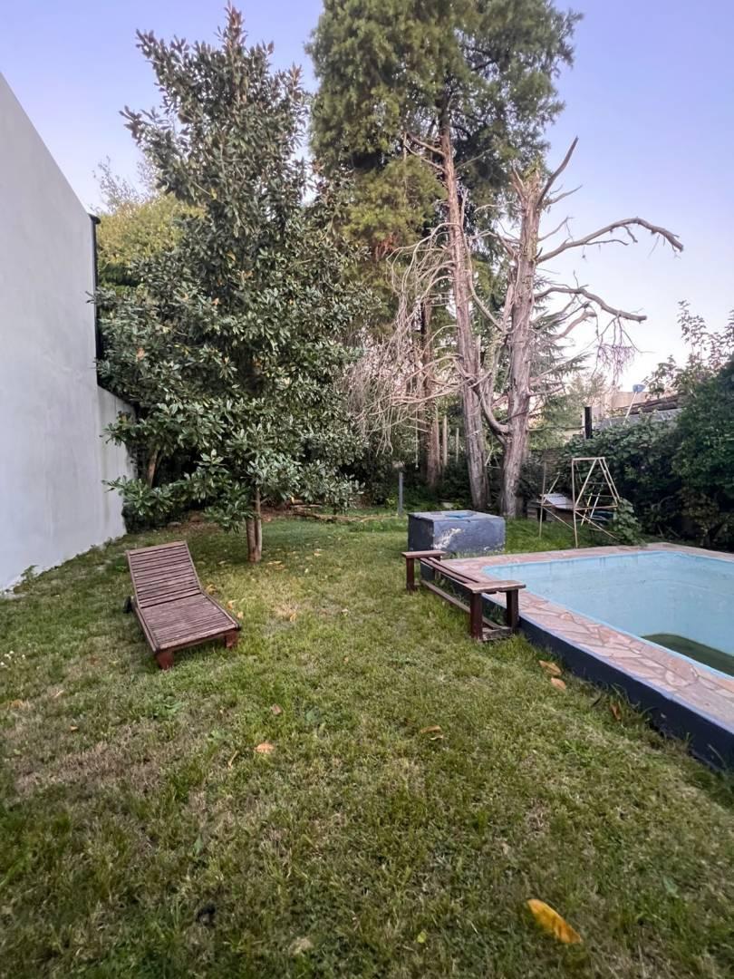 461 entre 13 c y 14 CASA DE 2 DORMITORIOS EN VENTA PILETA PARQUE CITY BELL — foto 1