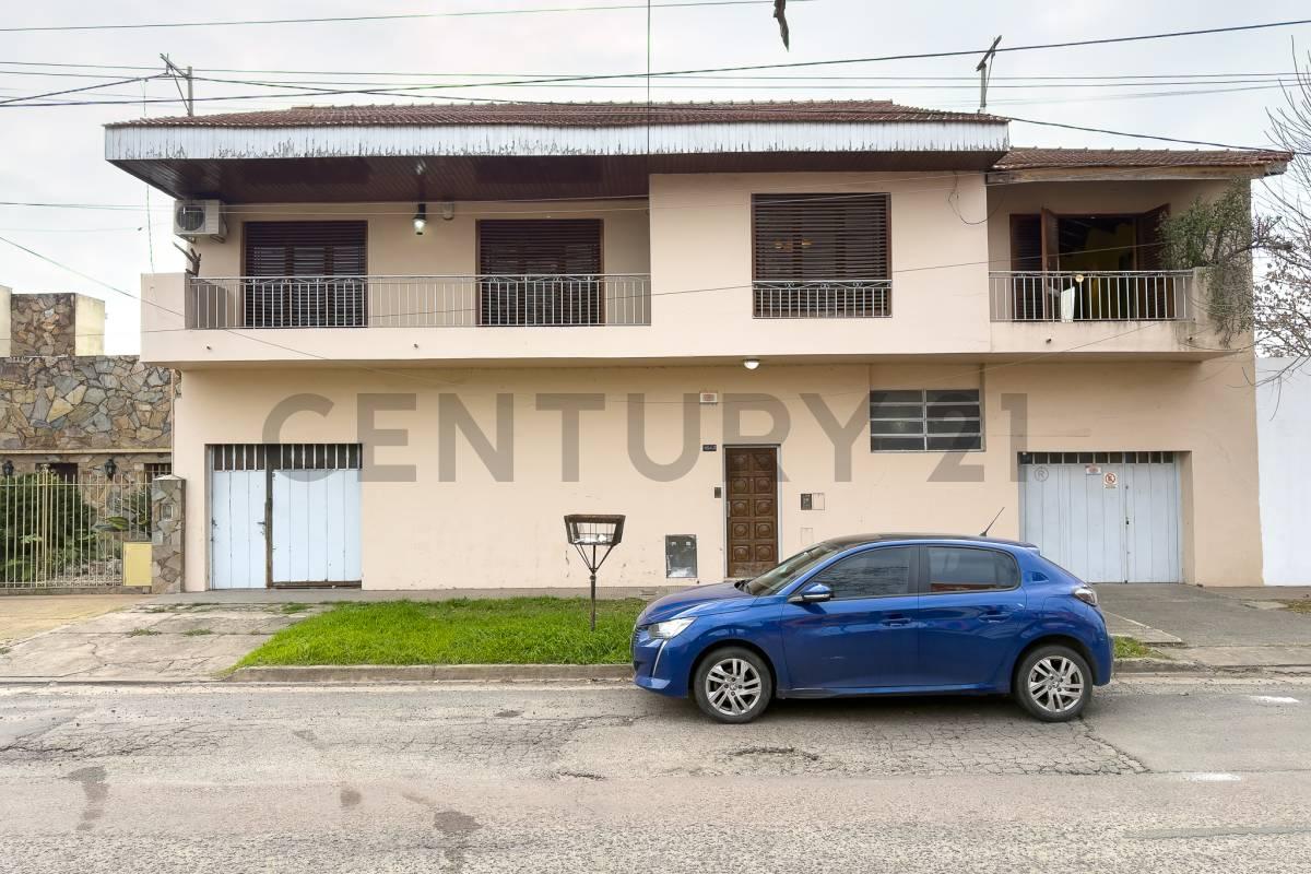Casa en venta en La Plata de 2 dormitorios con cochera — foto 1