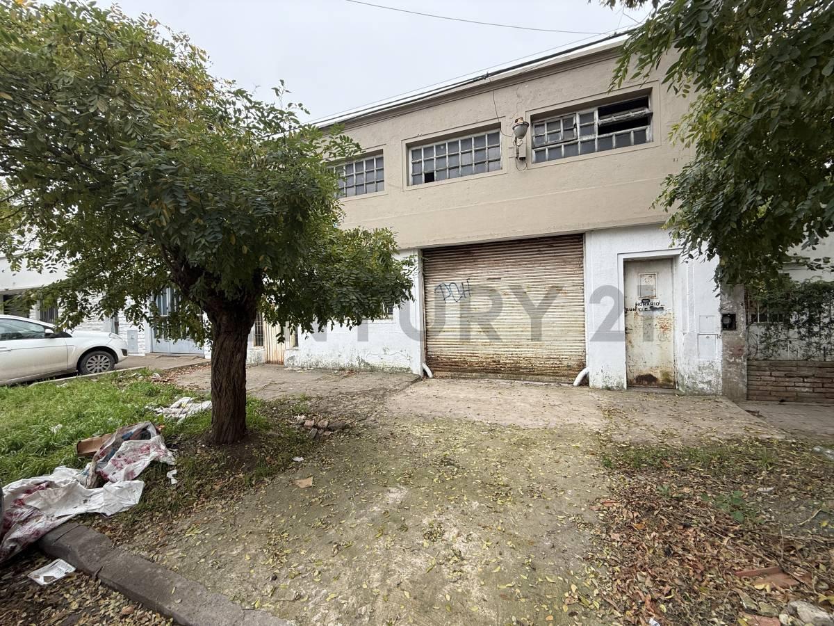 Calle 74 e/ 1 y 115 | Galpon de 300 mts cubiertos — foto 1