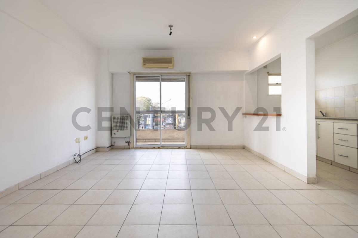 Departamento en venta en La Plata de 2 dormitorios al frente con cochera — foto 1