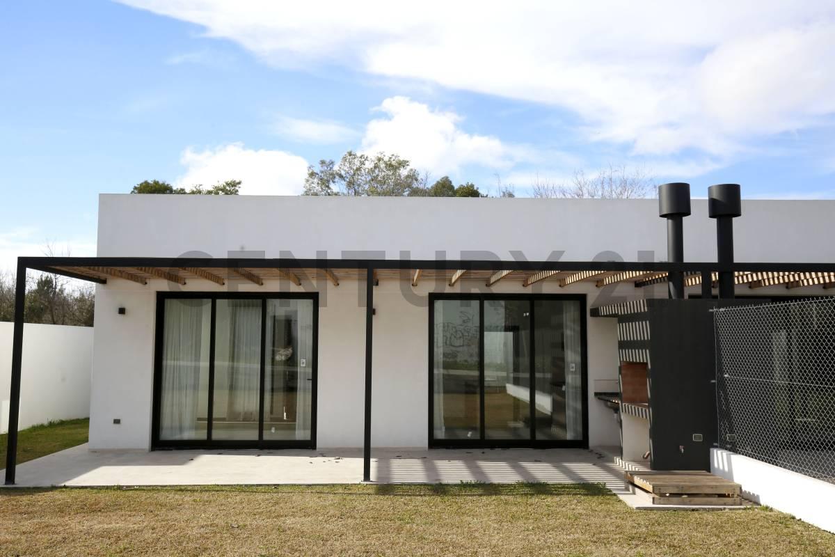 CASA EN VENTA DE DOS DORMITORIOS EN GORINA — foto 1