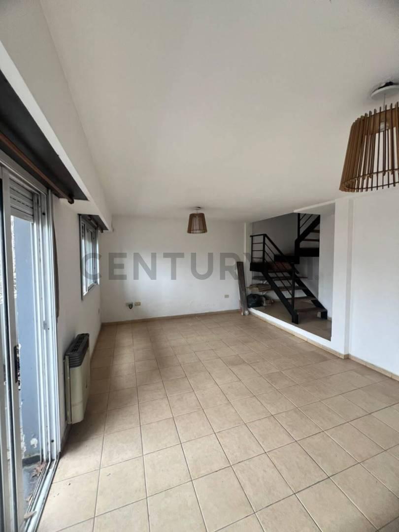 Departamento en venta en La Plata tipo Dúplex de 3 dormitorios con cochera — foto 1