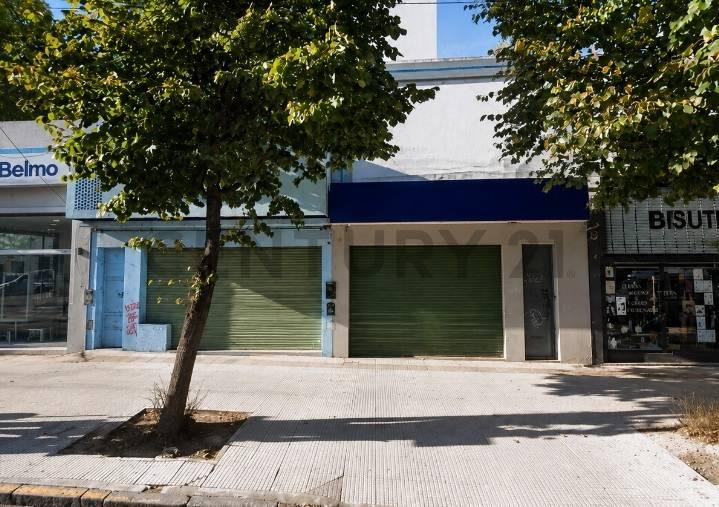 LOCAL EN VENTA EN LA PLATA SOBRE AVENIDA 7 — foto 1