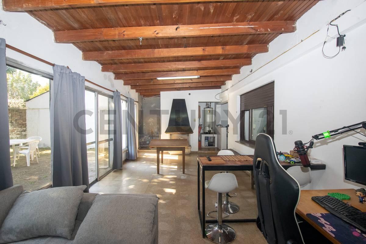 Casa en venta en Los Hornos con 3 dormitorios — foto 1