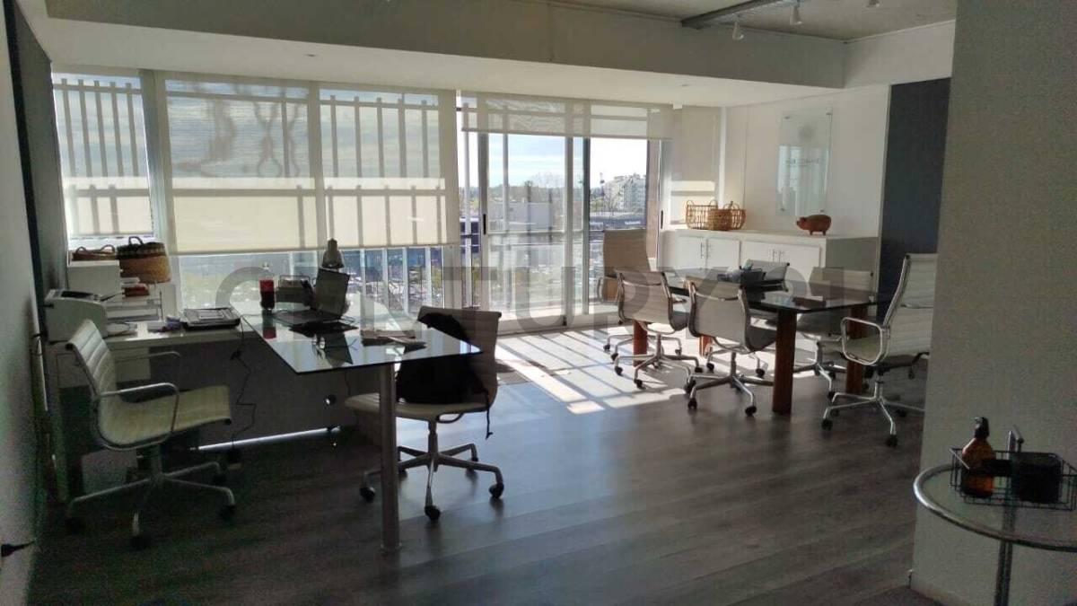 Oficina en alquiler en Puerta Norte II en Nordelta con Cochera y balcón — foto 1