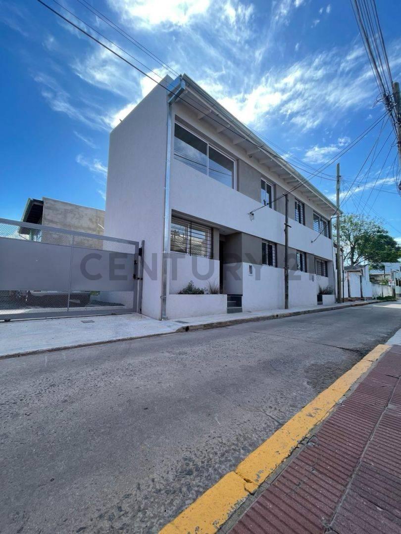 Dúplex 2 ambientes con jardín y cochera en Tigre centro — foto 1
