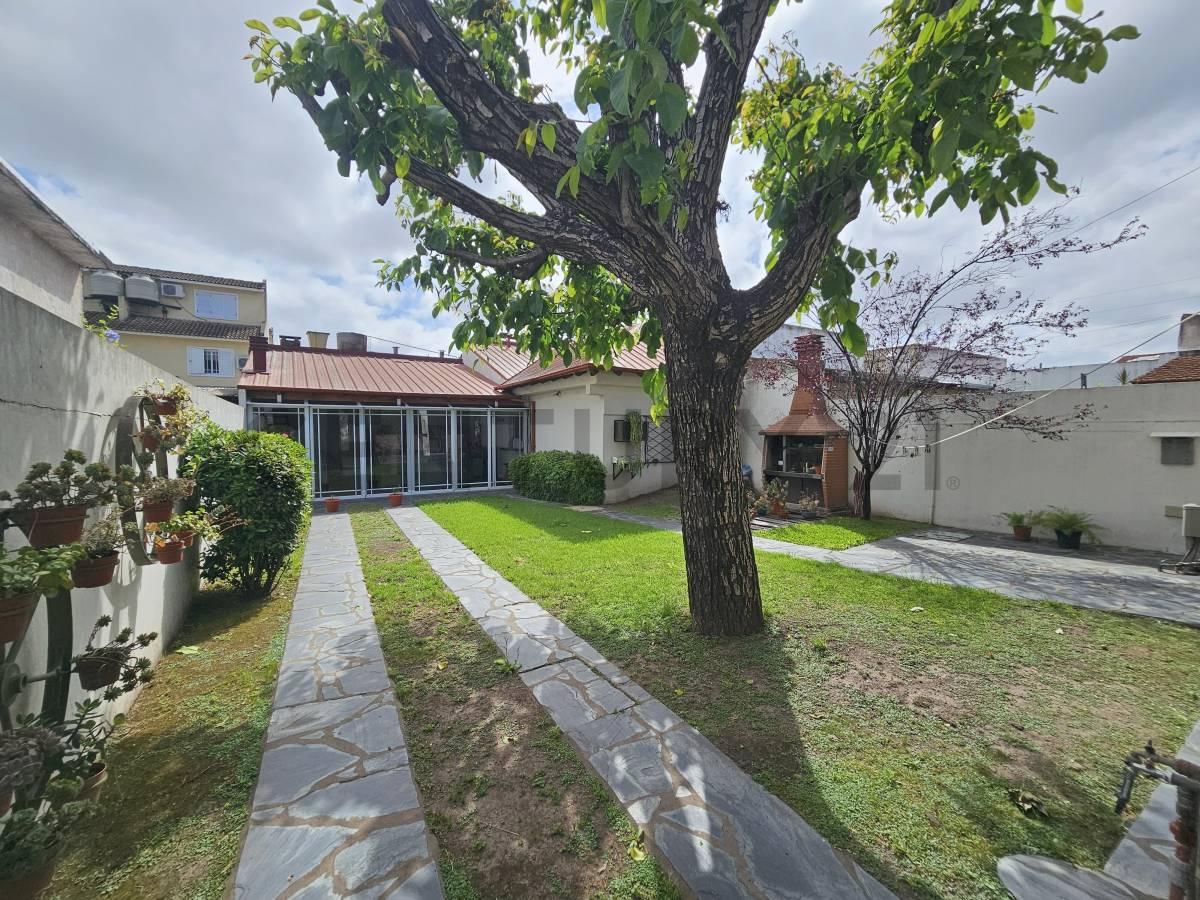 Venta casa 5 ambientes Villa Luzuriaga — foto 1