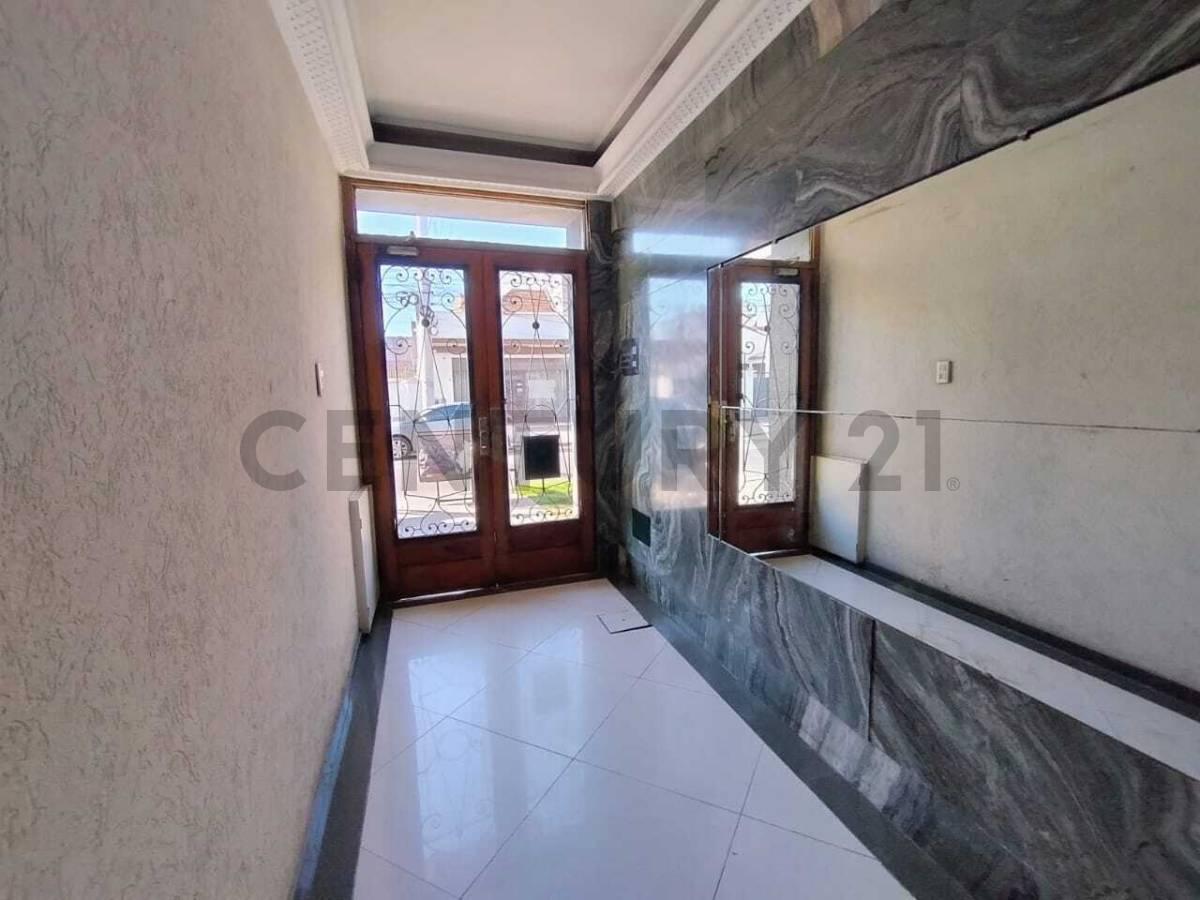 VENTA DEPARTAMENTO 3 AMBIENTES CASTELAR , 2 cuadras de la Estación — foto 1