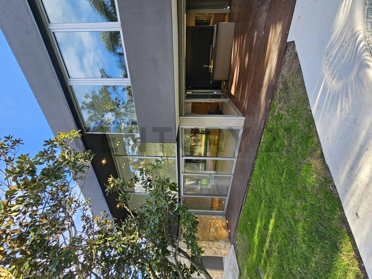 Casa 5 ambientes con parque y pileta- Ituzaingo Norte — foto 1