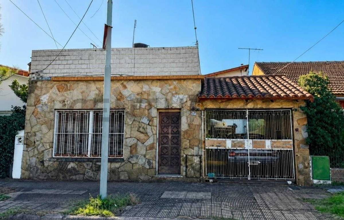 VENTA CASA 5 AMBIENTES, CASTELAR — foto 1