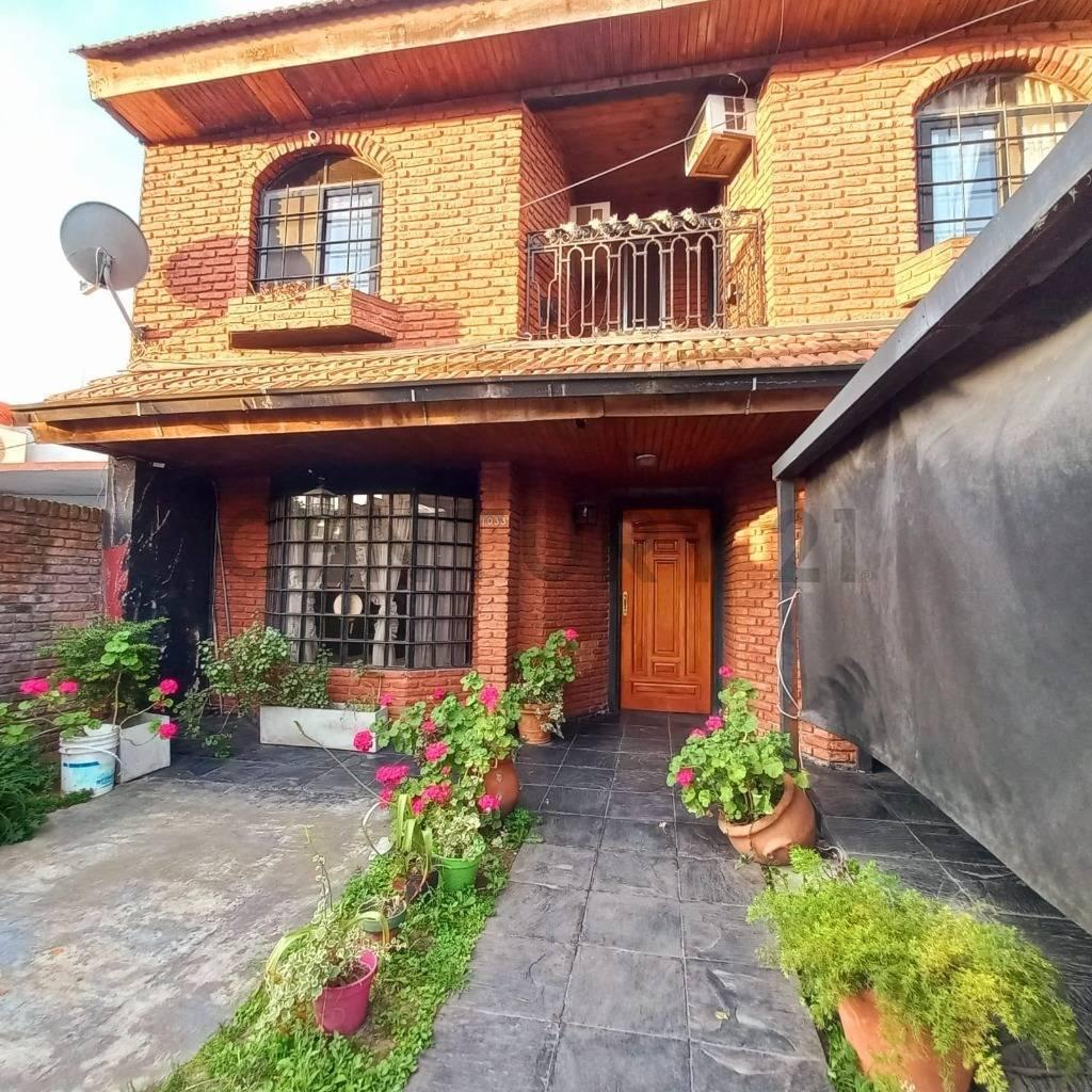 VENTA CASA 4 AMBIENTES - PADUA CENTRO - CON PARQUE Y PILETA — foto 1