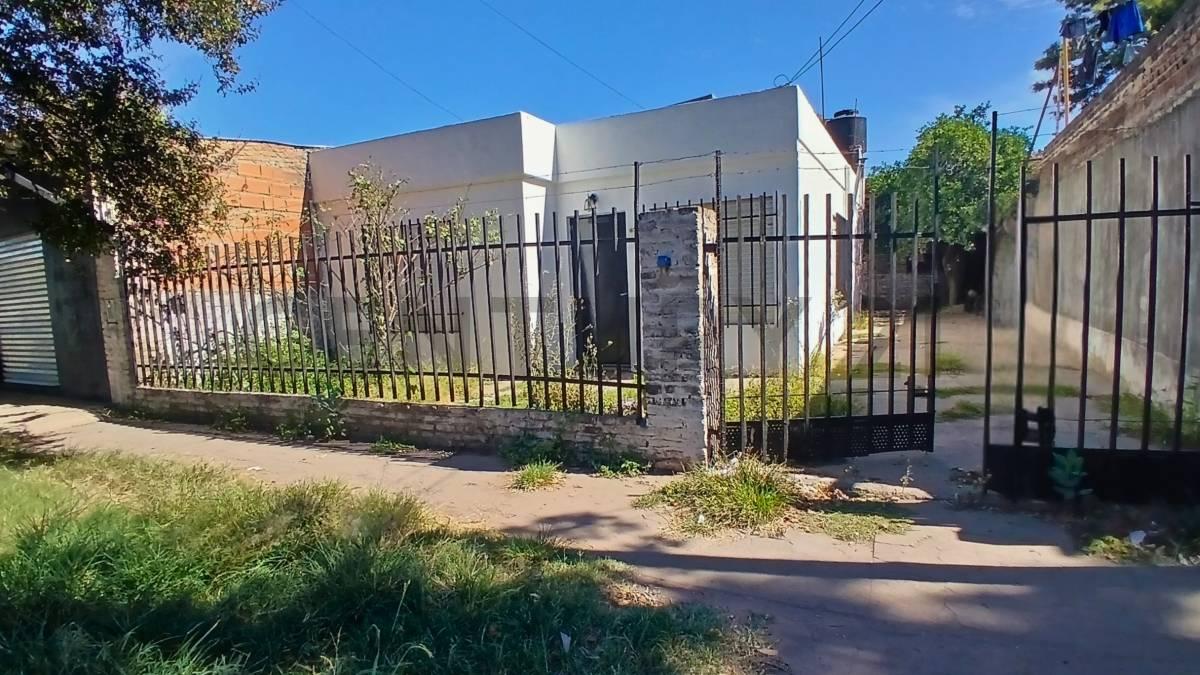 Venta Casa de 2 Dormitorios con jardín en Villa Diego — foto 1
